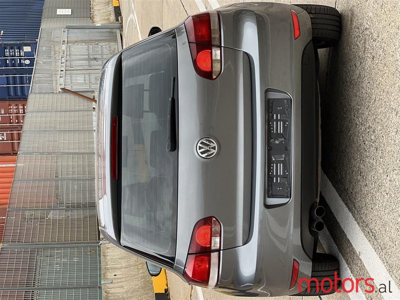 2009' Volkswagen Golf photo #3