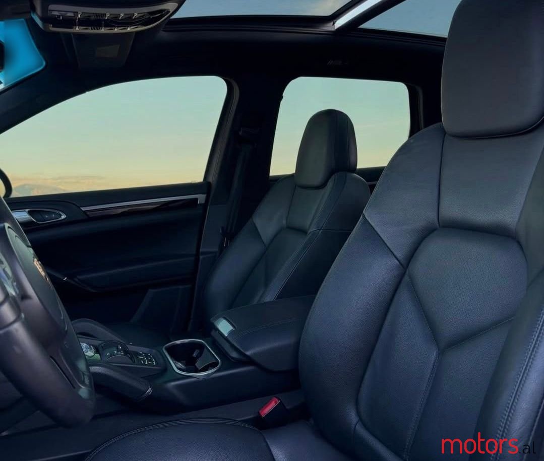 2014' Porsche Cayenne photo #5