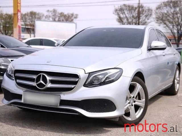 2017' Mercedes-Benz E 220 photo #1
