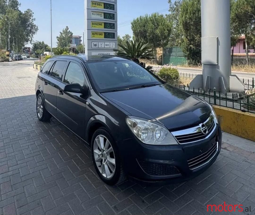 2008' Opel Astra photo #2