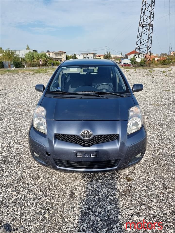 2009' Toyota Yaris photo #2