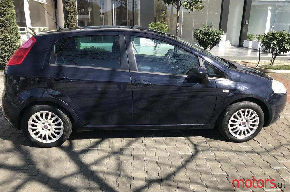 2009' Fiat Punto photo #1