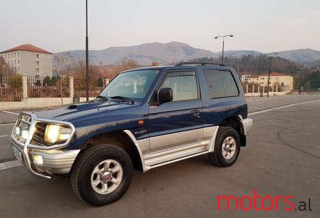 2000' Mitsubishi Pajero photo #1