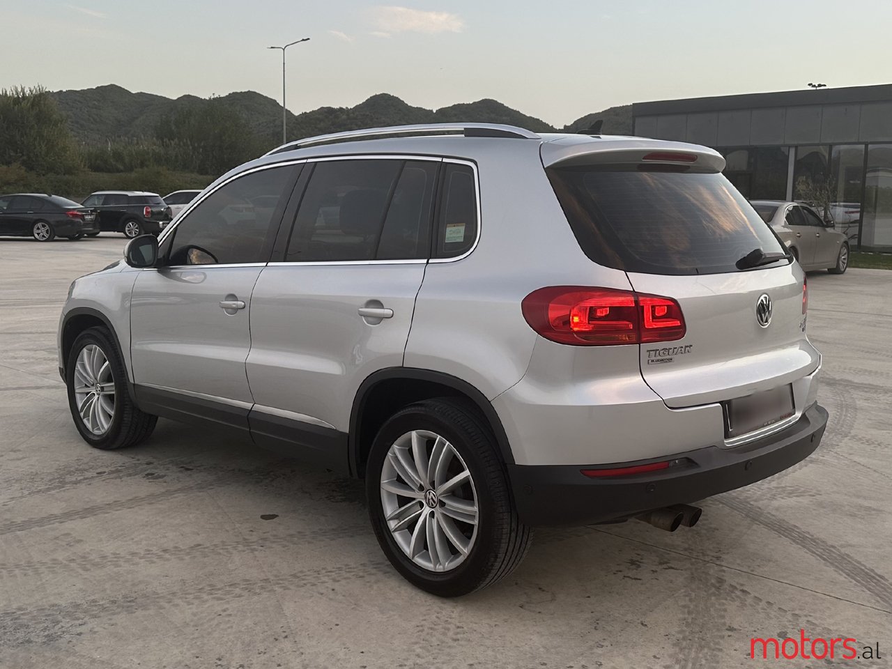 2012' Volkswagen Tiguan photo #3