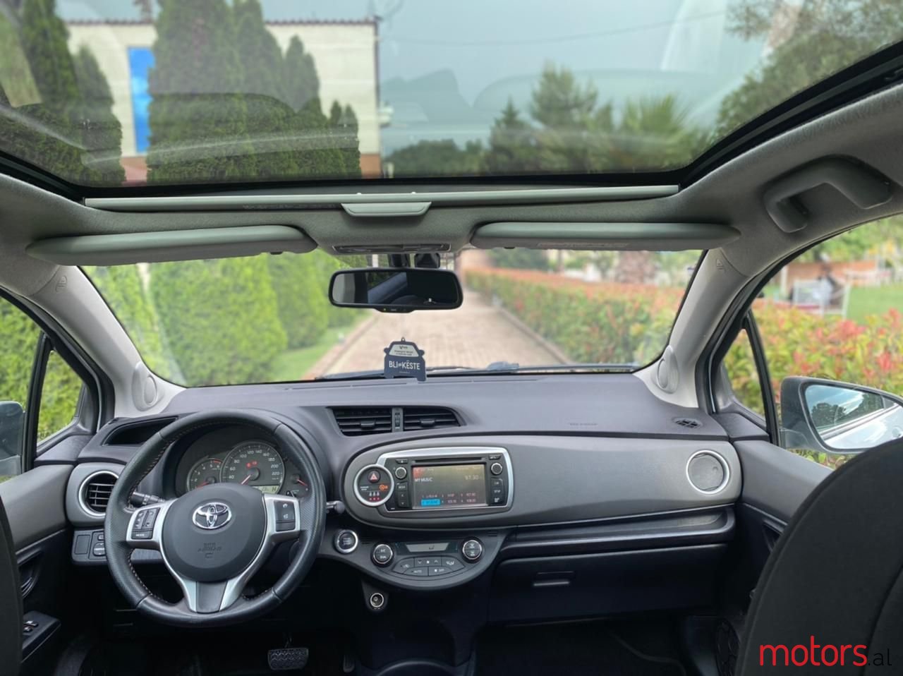 2013' Toyota Yaris photo #5