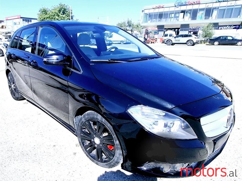 2013' Mercedes-Benz B 180 photo #2