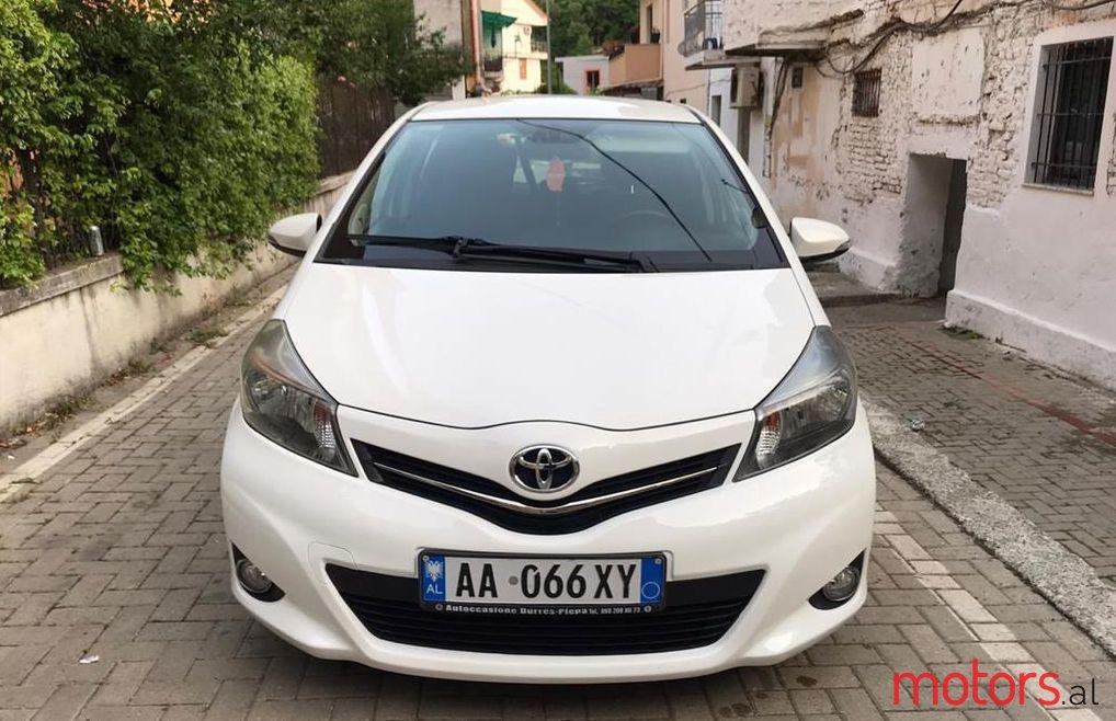 2012' Toyota Yaris photo #1
