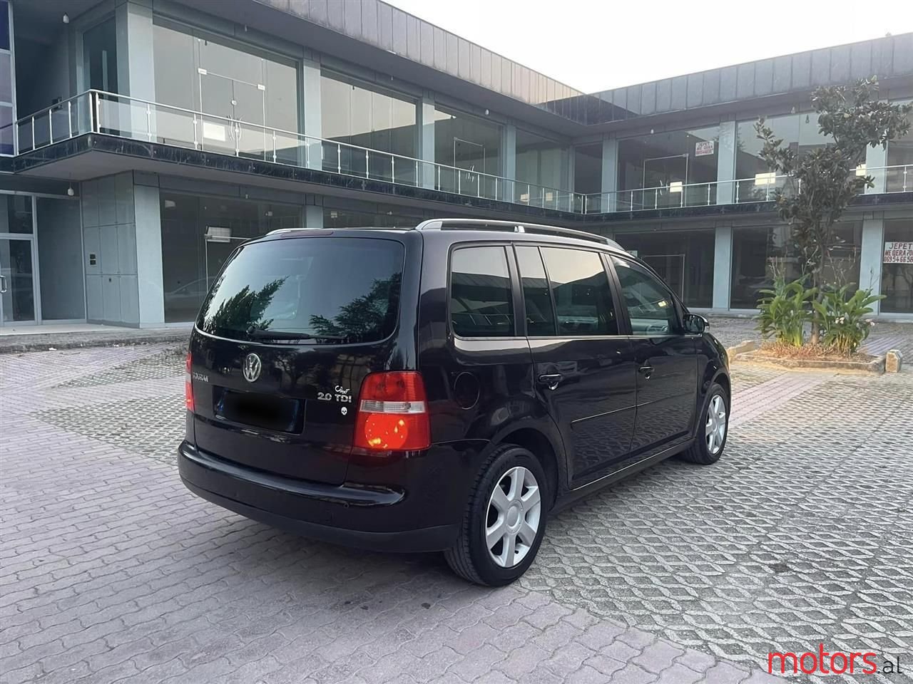 2005' Volkswagen Touran photo #5