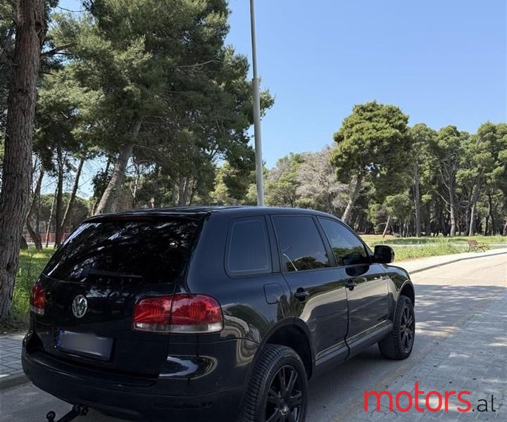 2005' Volkswagen Touareg photo #3