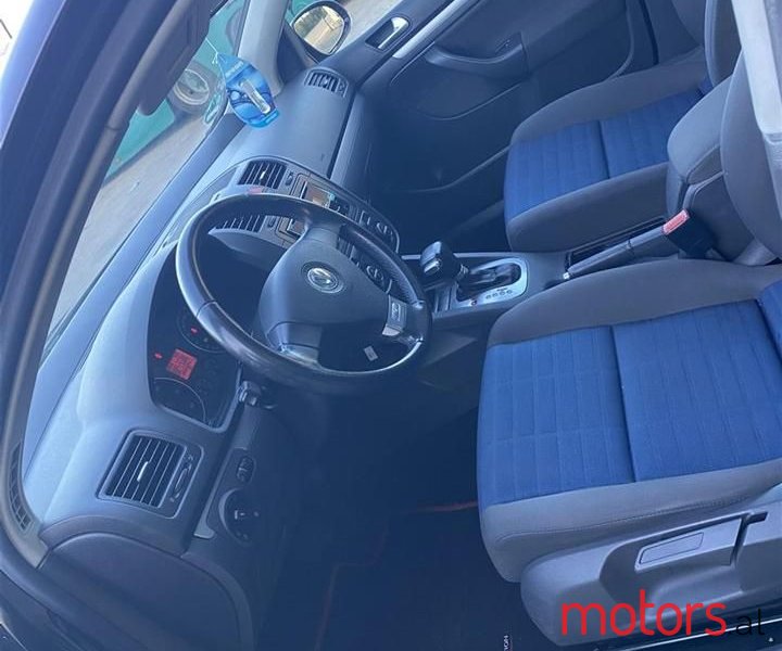 2007' Volkswagen Golf photo #3