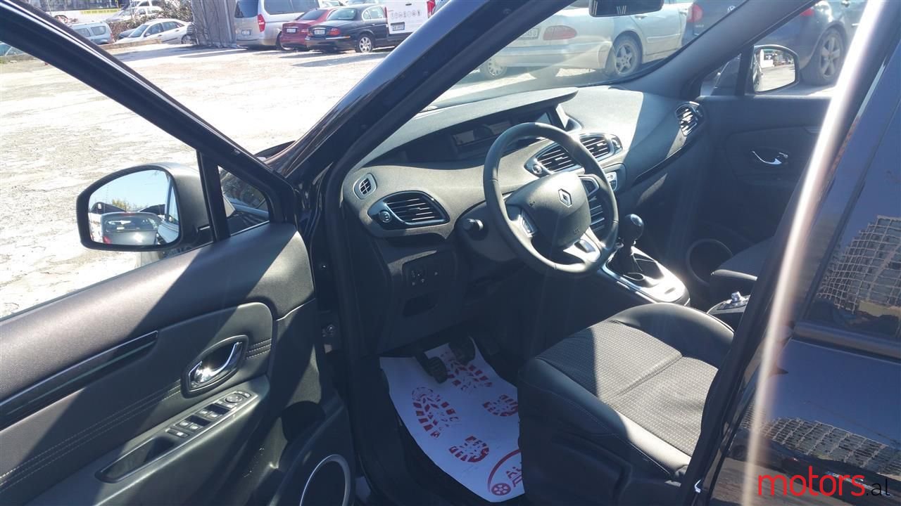 2011' Renault Scenic photo #5