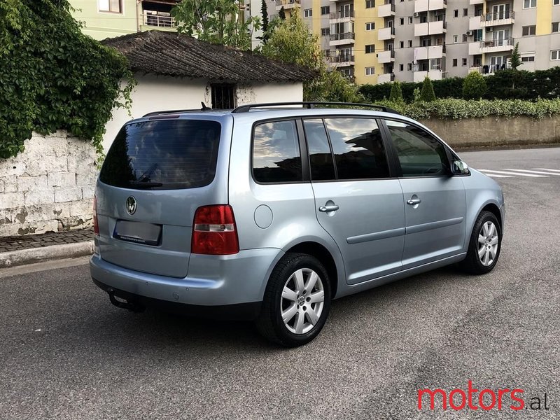 2006' Volkswagen Touran photo #3