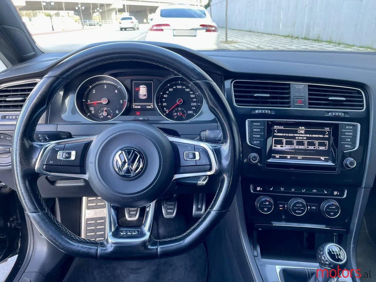 2015' Volkswagen Golf photo #3