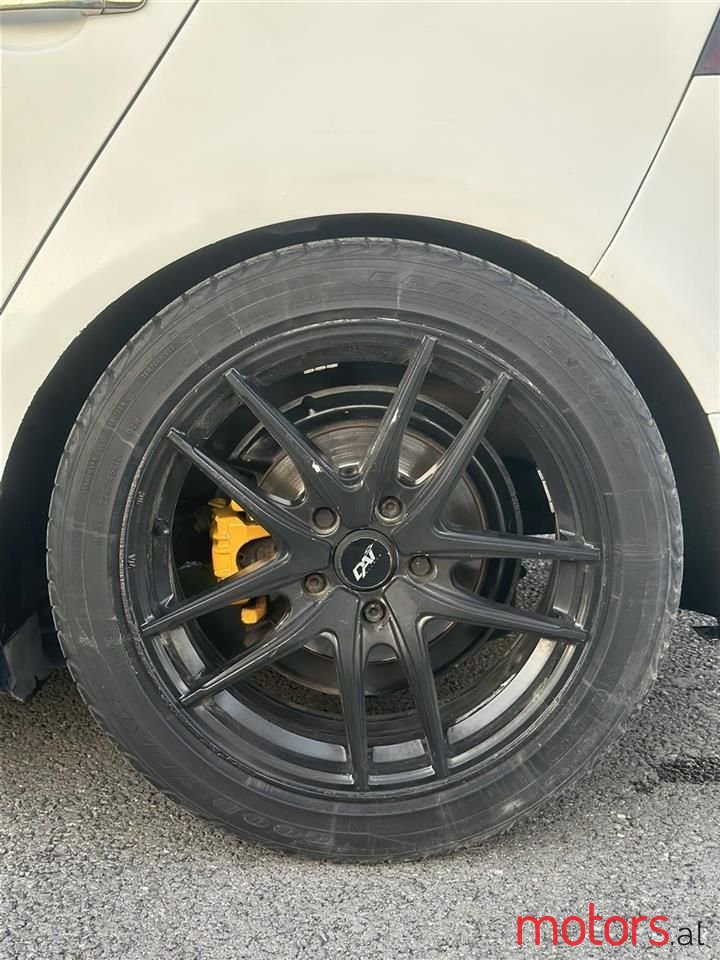 2004' Volkswagen Golf photo #6