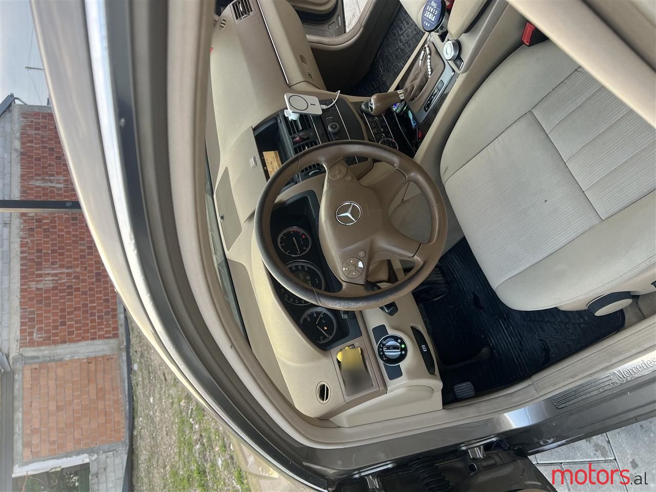 2008' Mercedes-Benz 220 photo #3