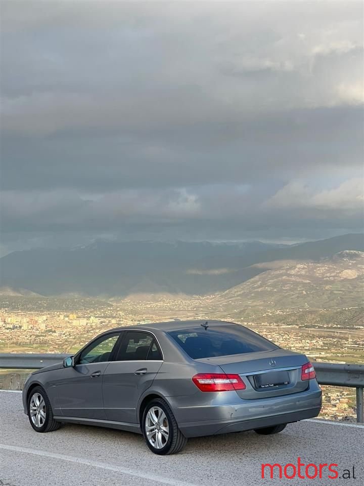 2010' Mercedes-Benz E 220 photo #3