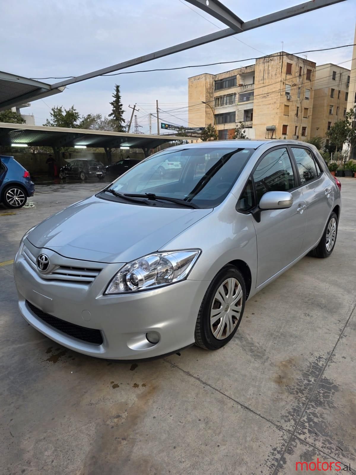 2011' Toyota Auris photo #1
