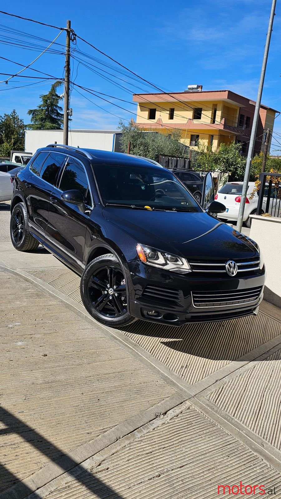2014' Volkswagen Touareg photo #5