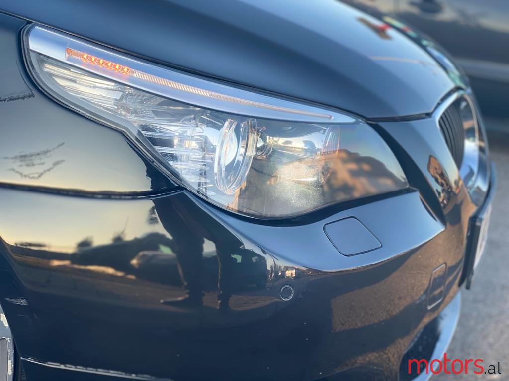 2009' BMW 1 Series 5 Door photo #2