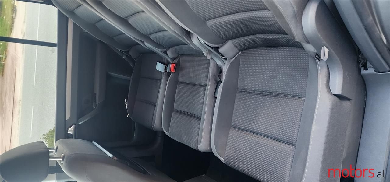 2010' Volkswagen Touran photo #3