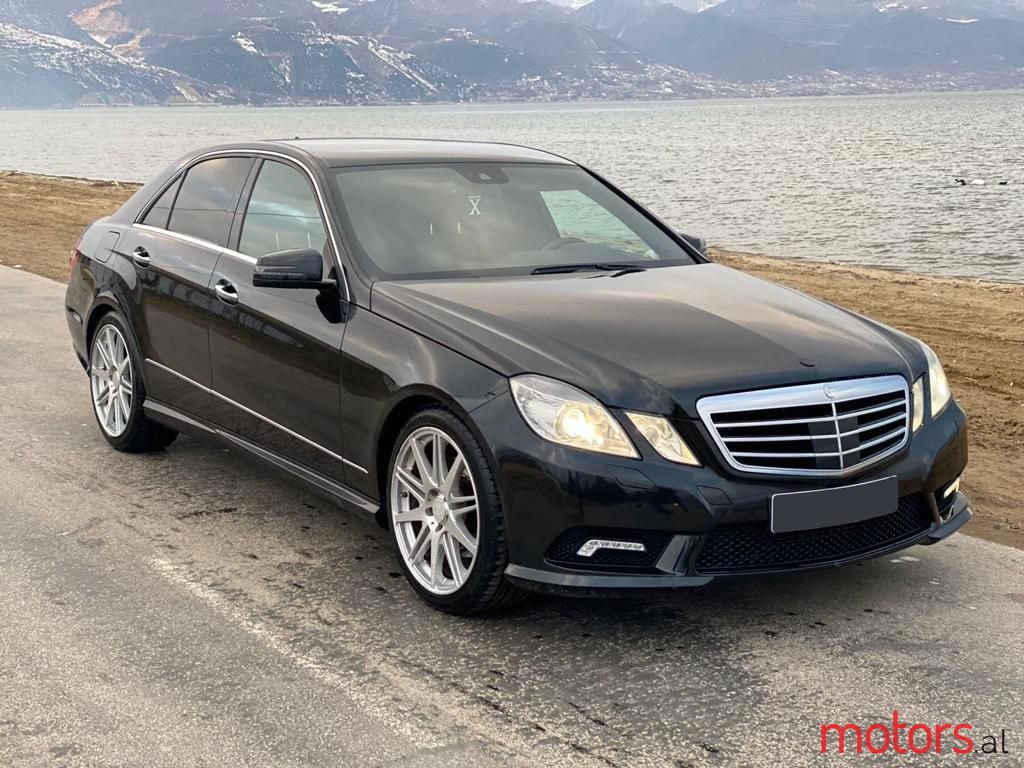2011' Mercedes-Benz E 350 photo #1