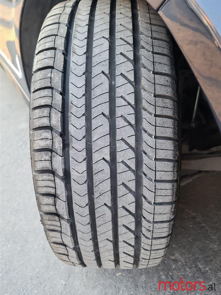 2011' Mercedes-Benz E 250 photo #4