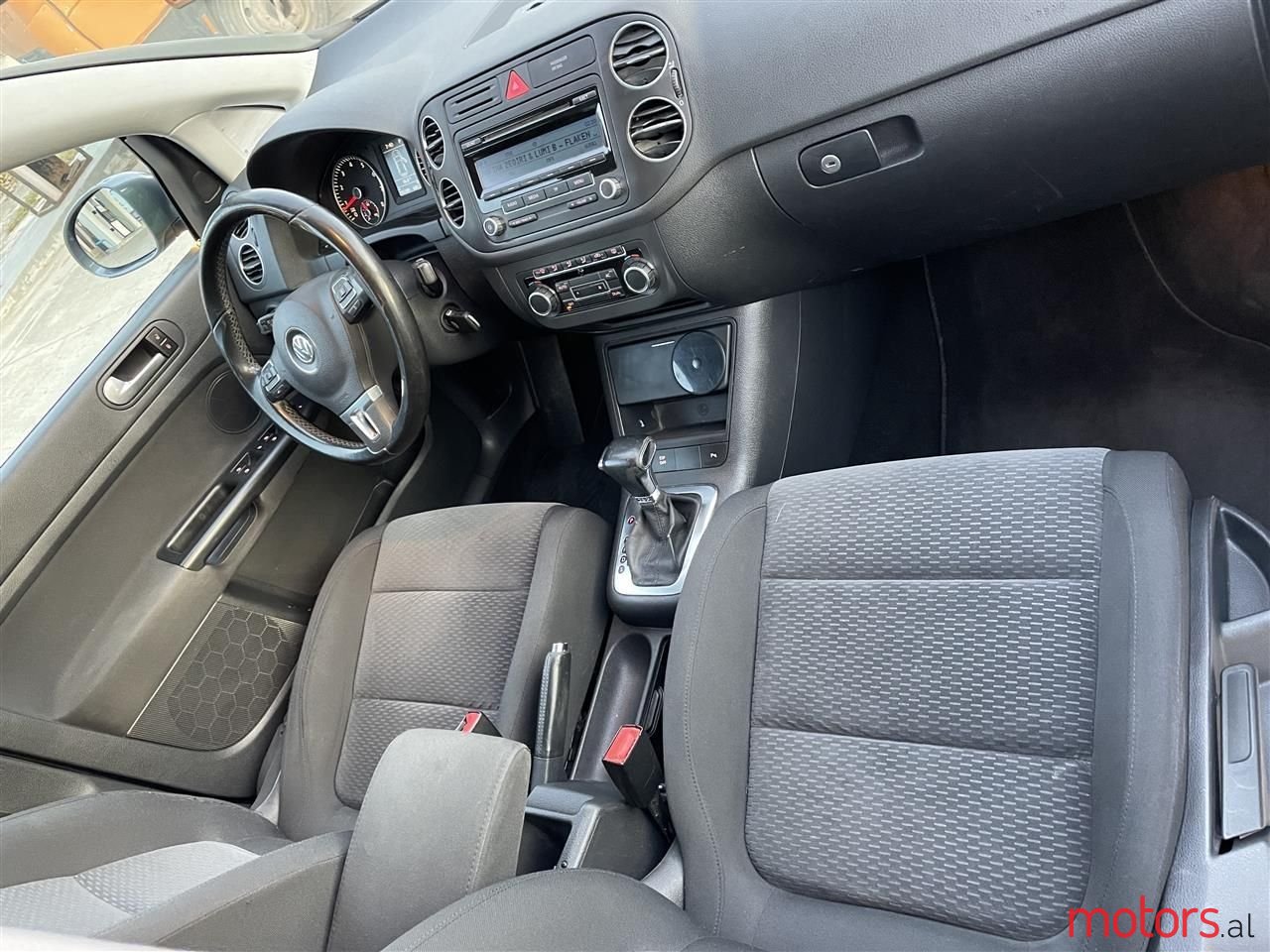 2010' Volkswagen Golf photo #5