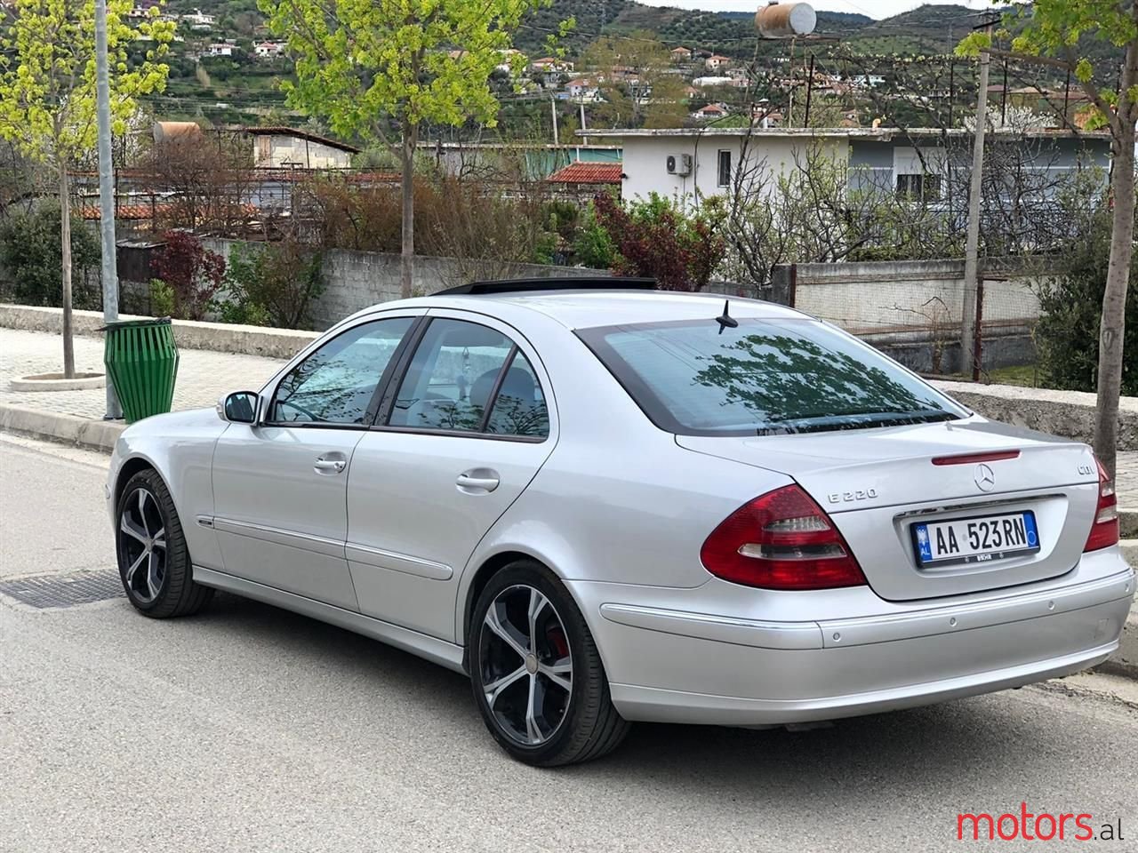 2005' Mercedes-Benz E 220 photo #6