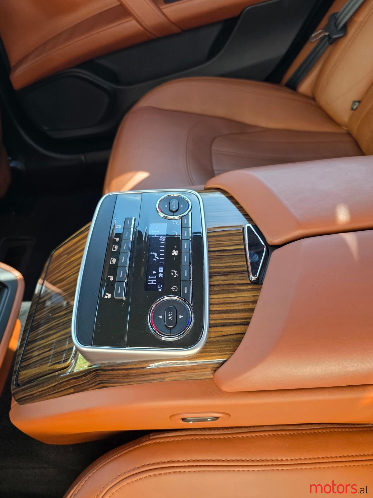 2015' Maserati Quattroporte photo #6