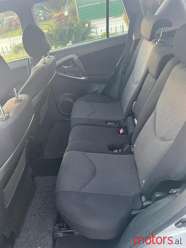 2006' Toyota RAV4 photo #3