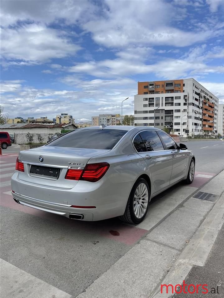 2010' BMW 740 photo #6