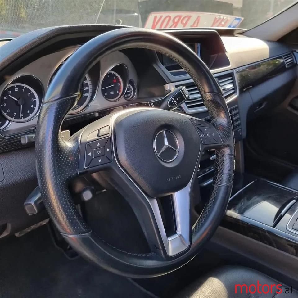 2012' Mercedes-Benz E 220 photo #6