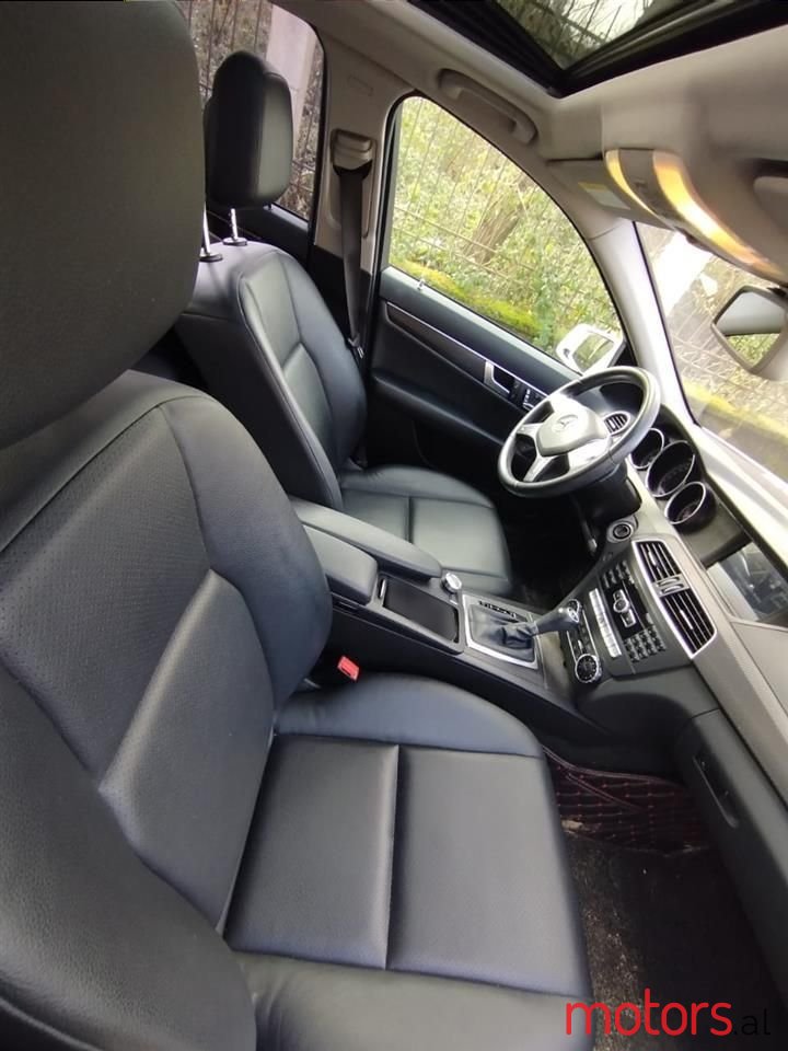 2013' Mercedes-Benz 220 photo #6