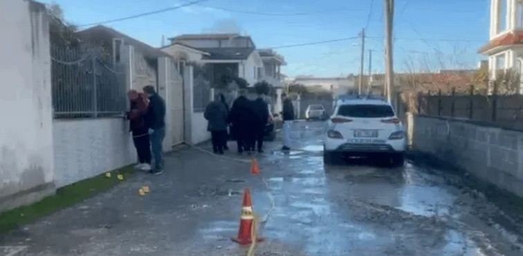 Vrasja me thikë në Kavajë pas sherrit për parkimin, gjykata lë në burg autorin, Landi Puja