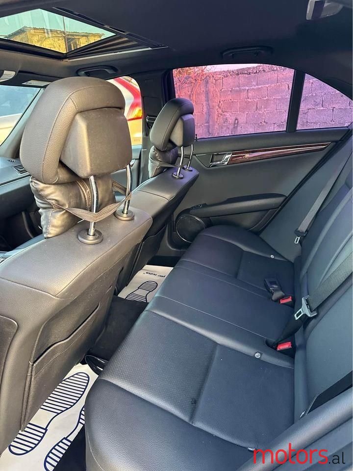 2011' Mercedes-Benz C 300 photo #4