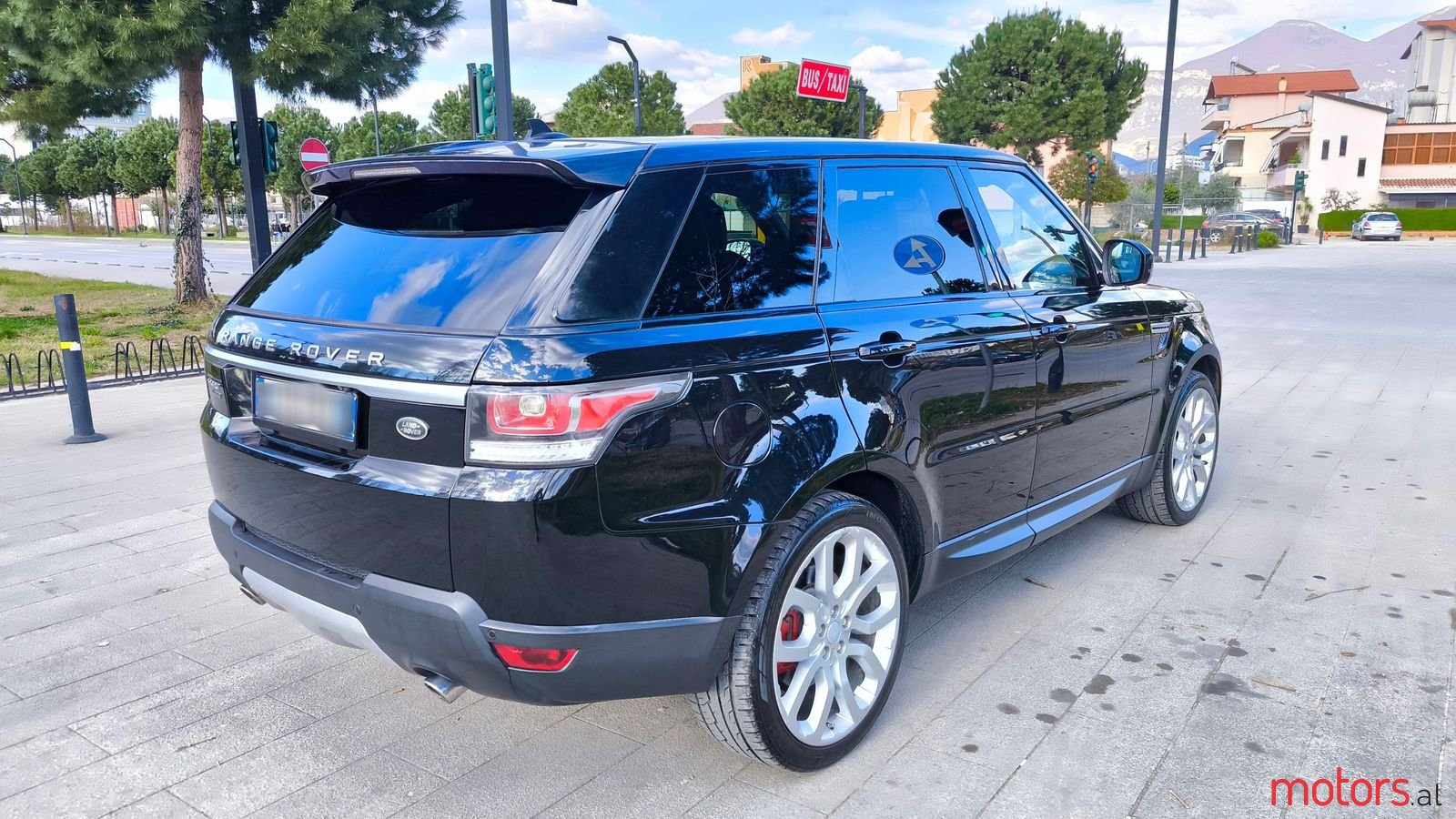 2016' Land Rover Range Rover Sport photo #5
