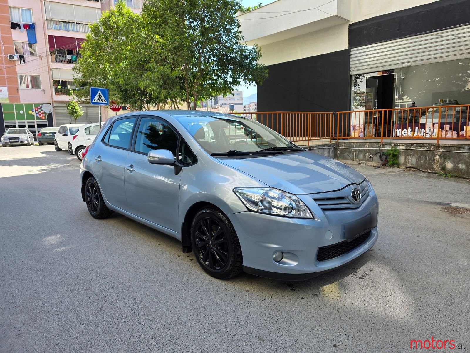2012' Toyota Auris photo #1