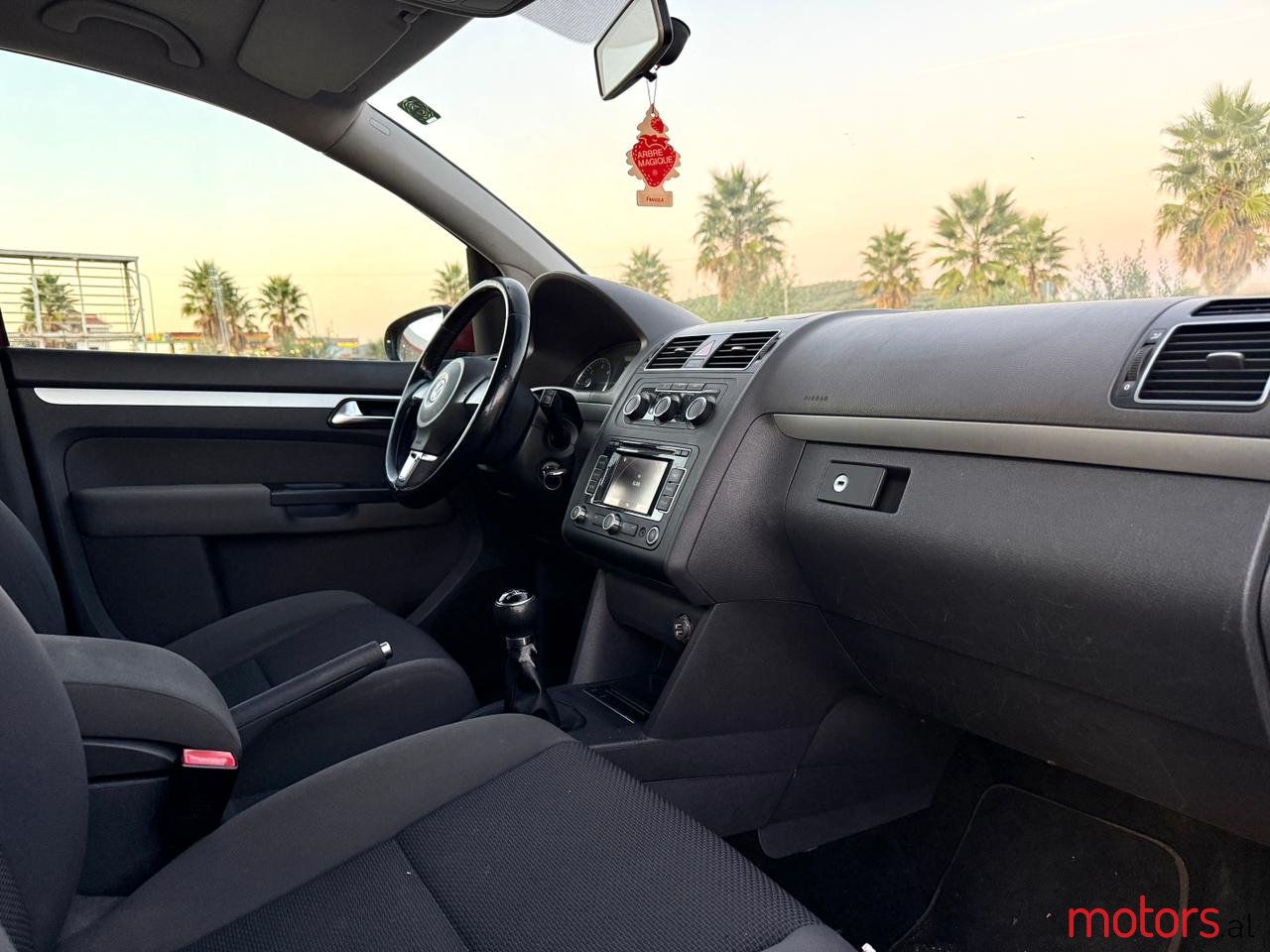 2011' Volkswagen Touran photo #5