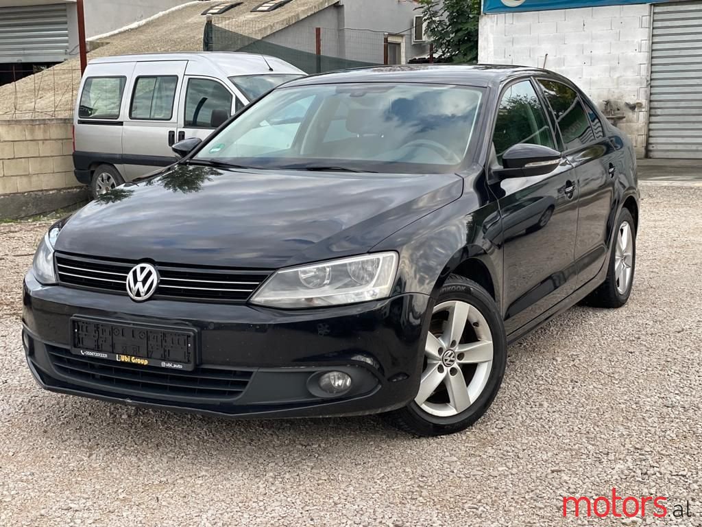 2012' Volkswagen Jetta photo #3