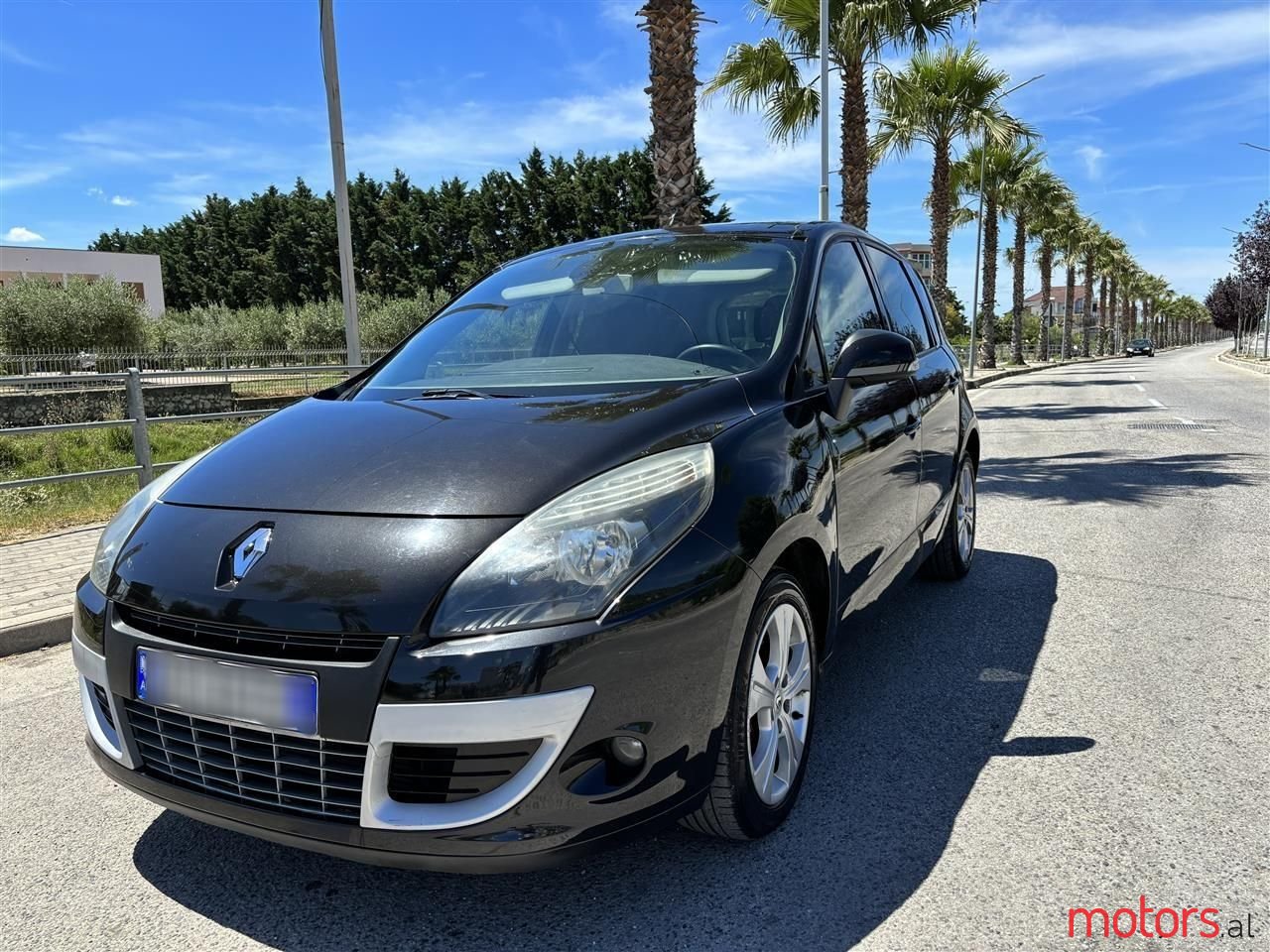 2011' Renault Scenic photo #3