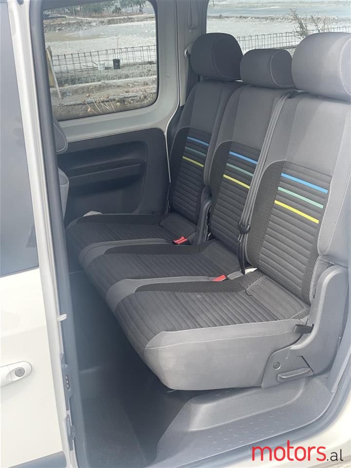 2014' Volkswagen Caddy photo #4