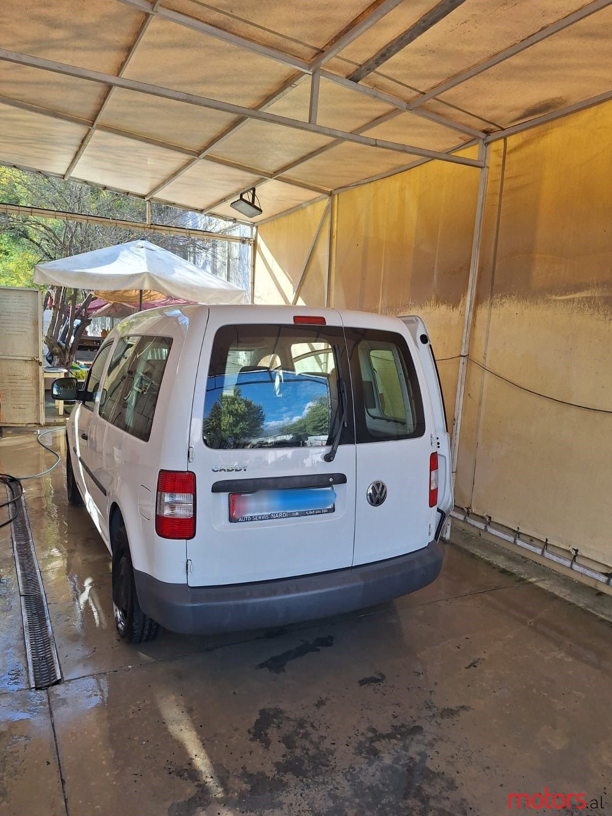 2011' Volkswagen Caddy photo #2