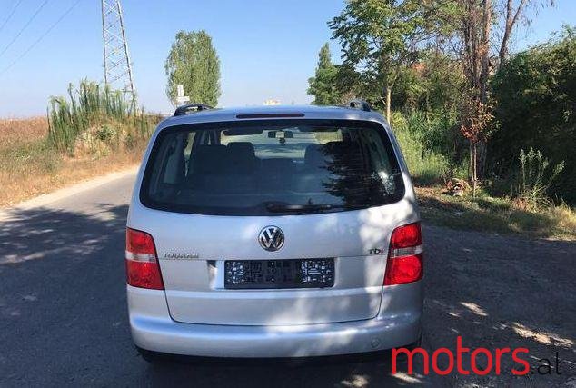 2005' Volkswagen Touran photo #2