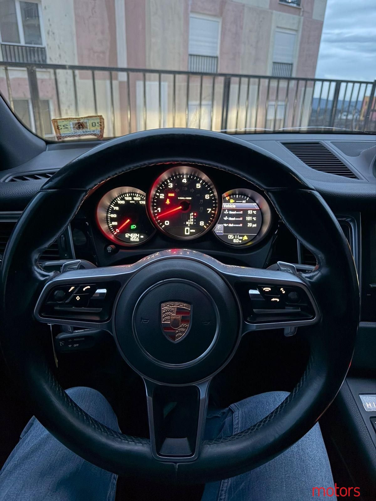 2016' Porsche Macan photo #2