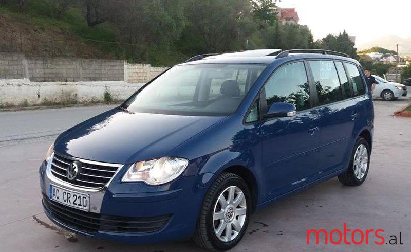 2007' Volkswagen Touran photo #4