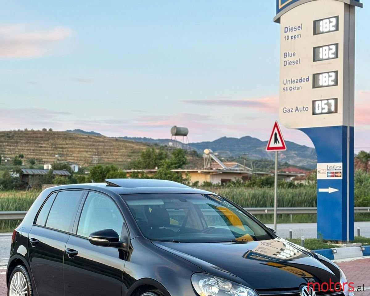 2010' Volkswagen Golf photo #1