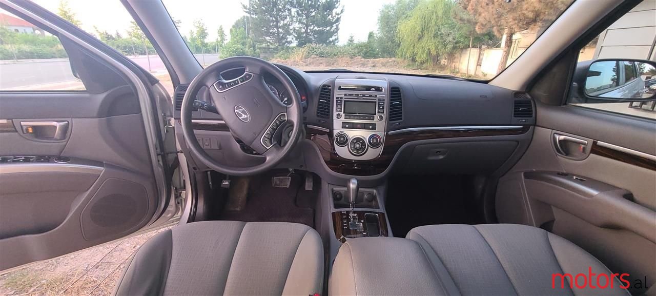 2011' Hyundai Santa Fe photo #6