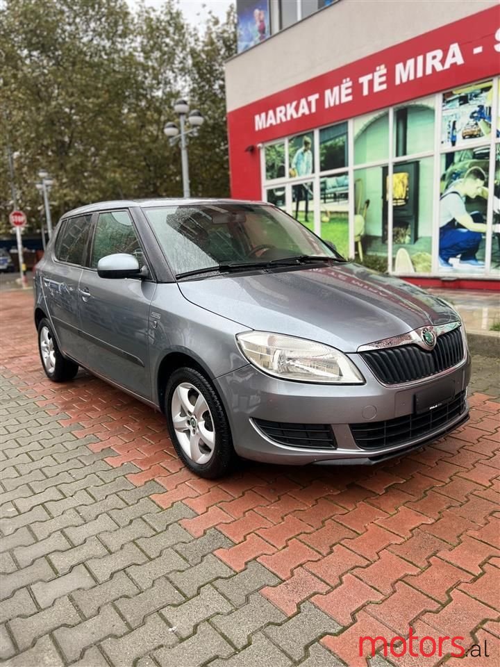 2012' Skoda Fabia photo #3