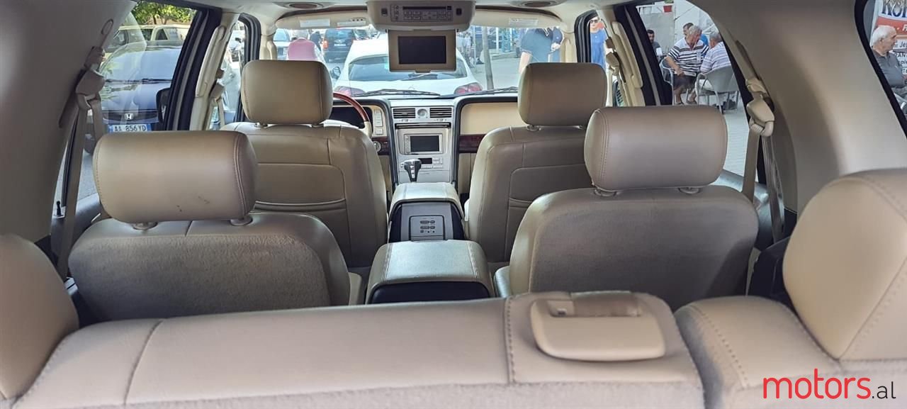 2005' Lincoln Navigator photo #4