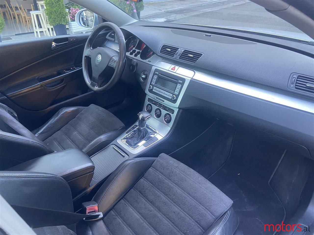 2007' Volkswagen Passat photo #6